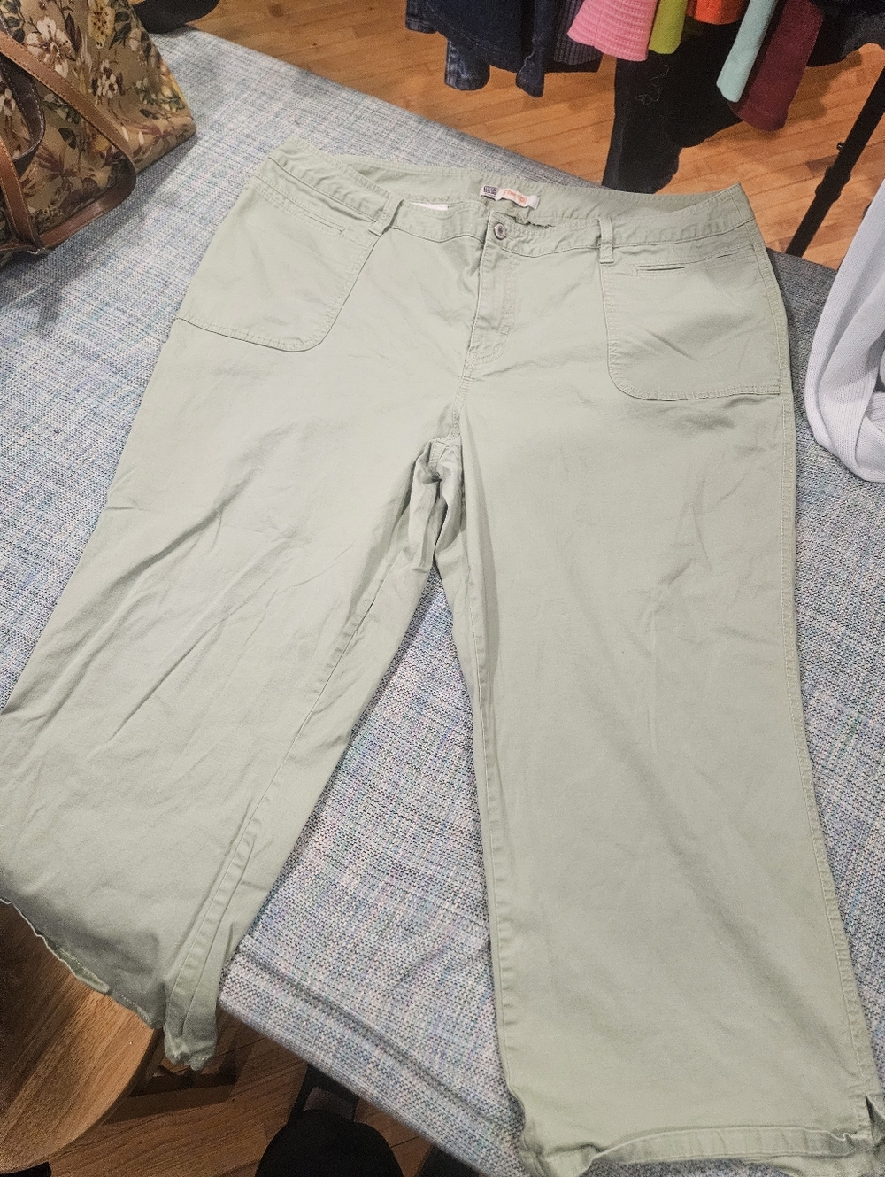 Y2K Faded Glory Light Sage Green Capris